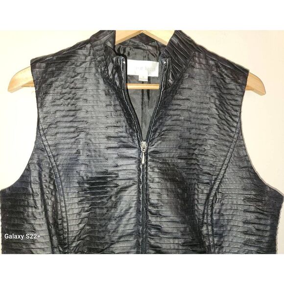 V2  Erin London Black zip up vest - Picture 3 of 9